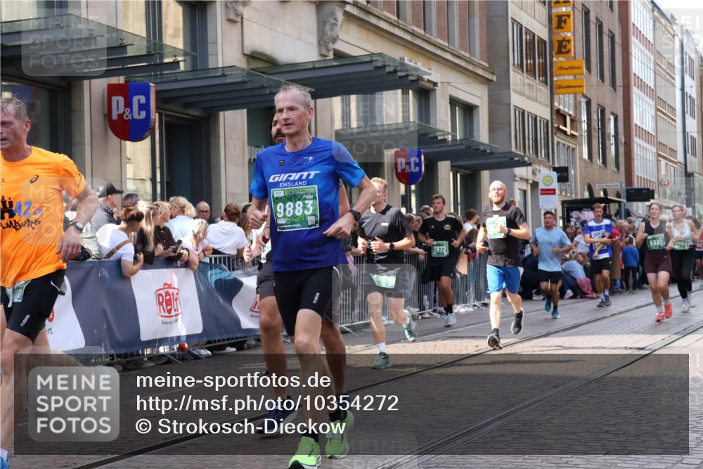 13.09.2026 - 21. swb-Marathon Bremen Strokosch-Dieckow http://msf.ph/oto/10354272 13.09.2026 13:33:15 Ziel 930, 1124, 2405, 2872, 2960, 2980, 3201, 3562, 3761, 4052, 4219, 4243, 4490, 4492, 4536, 4543, 4565, 5560, 5660, 5726, 5861, 5862, 5914, 6256, 6421, 6538, 6597, 6777, 6808, 6844, 6882, 6915, 6997, 7126, 7145, 7421, 7523, 7633, 7652, 7789, 7832, 7863, 8093, 8177, 8501, 8599, 8602, 8691, 9206, 9390, 9508, 9616, 9856, 9883, 10114, 13078, 13084, 831, 891, 1124, 1532, 2283, 2393, 2440, 2818, 2959, 3167, 3404, 3710, 3773, 4194, 4243, 4260, 4408, 4659, 5040, 5090, 5191, 5324, 6915 meine-sportfotos.de