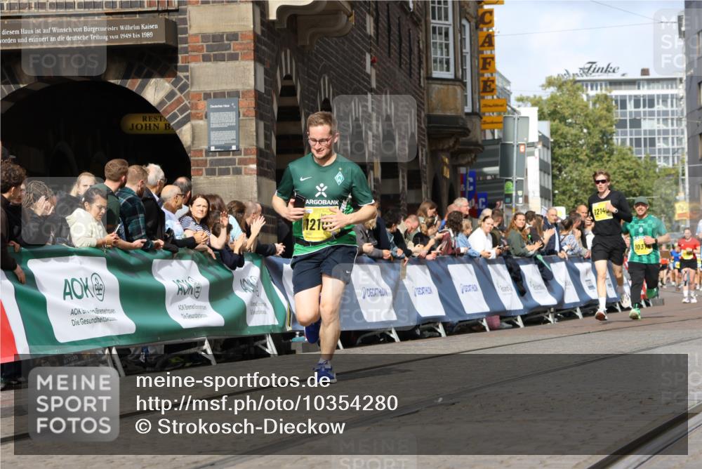 13.09.2026 - 21. swb-Marathon Bremen Strokosch-Dieckow http://msf.ph/oto/10354280 13.09.2026 10:55:56 Ziel 10203, 10243, 10256, 10297, 10379, 10423, 10529, 10550, 10788, 10809, 10881, 10952, 11377, 11414, 11510, 11557, 11748, 11862, 11941, 11975, 11977, 12030, 12125, 12150, 12188, 12348, 10246, 10298, 10365, 10690, 10949, 10957, 10960, 11219, 11782, 11790, 11972, 12061, 12476, 13565 meine-sportfotos.de