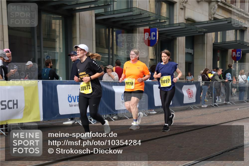 13.09.2026 - 21. swb-Marathon Bremen Strokosch-Dieckow http://msf.ph/oto/10354284 13.09.2026 11:15:38 Ziel 10474, 10572, 10665, 10900, 11217, 11307, 11549, 11613, 11768, 11778, 11897, 11940, 12046, 12306, 10572, 10606, 11424, 11504, 12137 meine-sportfotos.de