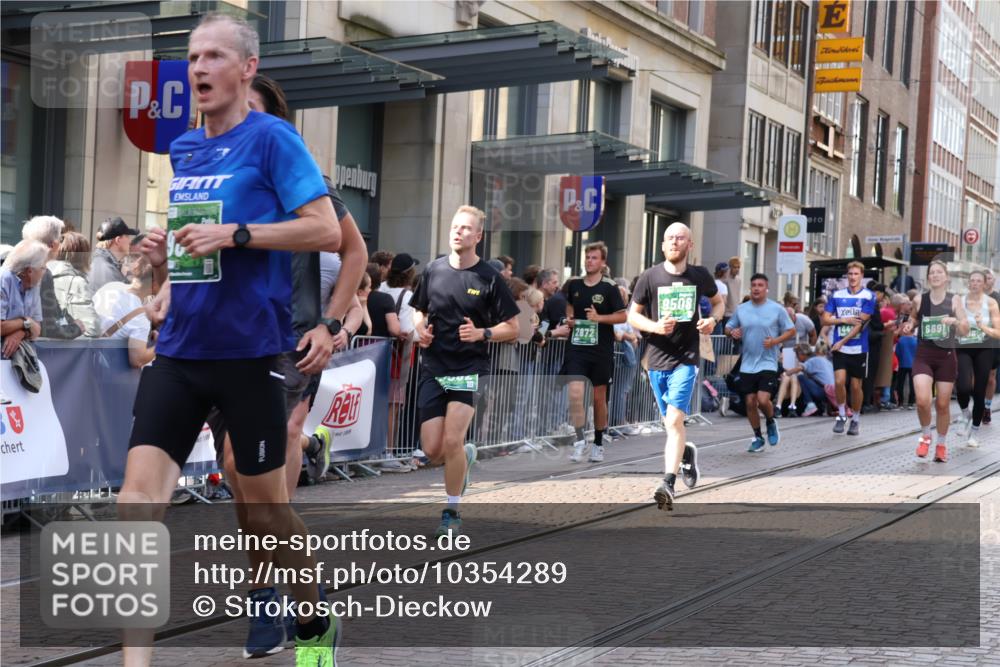 13.09.2026 - 21. swb-Marathon Bremen Strokosch-Dieckow http://msf.ph/oto/10354289 13.09.2026 13:33:15 Ziel 930, 1124, 2405, 2872, 2960, 2980, 3201, 3562, 3761, 4052, 4219, 4243, 4490, 4492, 4536, 4543, 4565, 5560, 5660, 5726, 5861, 5862, 5914, 6256, 6421, 6538, 6597, 6777, 6808, 6844, 6882, 6915, 6997, 7126, 7145, 7421, 7523, 7633, 7652, 7789, 7832, 7863, 8093, 8177, 8501, 8599, 8602, 8691, 9206, 9390, 9508, 9616, 9856, 9883, 10114, 13078, 13084, 831, 891, 1124, 1532, 2283, 2393, 2440, 2818, 2959, 3167, 3404, 3710, 3773, 4194, 4243, 4260, 4408, 4659, 5040, 5090, 5191, 5324, 6915 meine-sportfotos.de