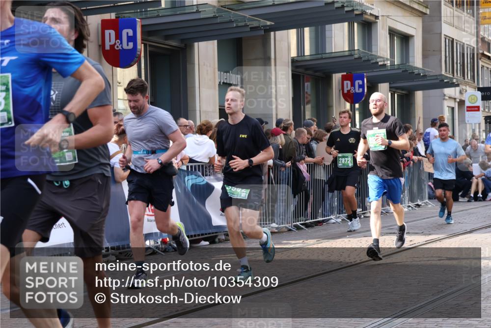 13.09.2026 - 21. swb-Marathon Bremen Strokosch-Dieckow http://msf.ph/oto/10354309 13.09.2026 13:33:16 Ziel 930, 2405, 2872, 2960, 2980, 3201, 3562, 3761, 4052, 4219, 4490, 4492, 4536, 4543, 4565, 5063, 5560, 5660, 5726, 5861, 5862, 5914, 6256, 6421, 6538, 6597, 6777, 6808, 6844, 6882, 6997, 7126, 7145, 7523, 7633, 7652, 7789, 7832, 7863, 8093, 8177, 8501, 8599, 8602, 8691, 9206, 9342, 9390, 9508, 9856, 9883, 10114, 13078, 831, 1124, 1532, 2283, 2393, 2440, 2818, 2959, 3167, 3404, 3710, 3773, 4194, 4243, 4260, 4408, 4565, 4659, 5040, 5090, 5191, 5324, 6915, 7145 meine-sportfotos.de