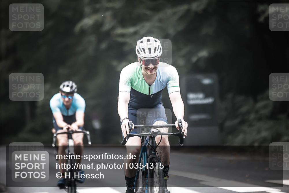 13.09.2026 - Stadtparktriathlon H.Heesch http://msf.ph/oto/10354315 13.09.2026 11:09:56 Radfahren 546, 637, 672 meine-sportfotos.de