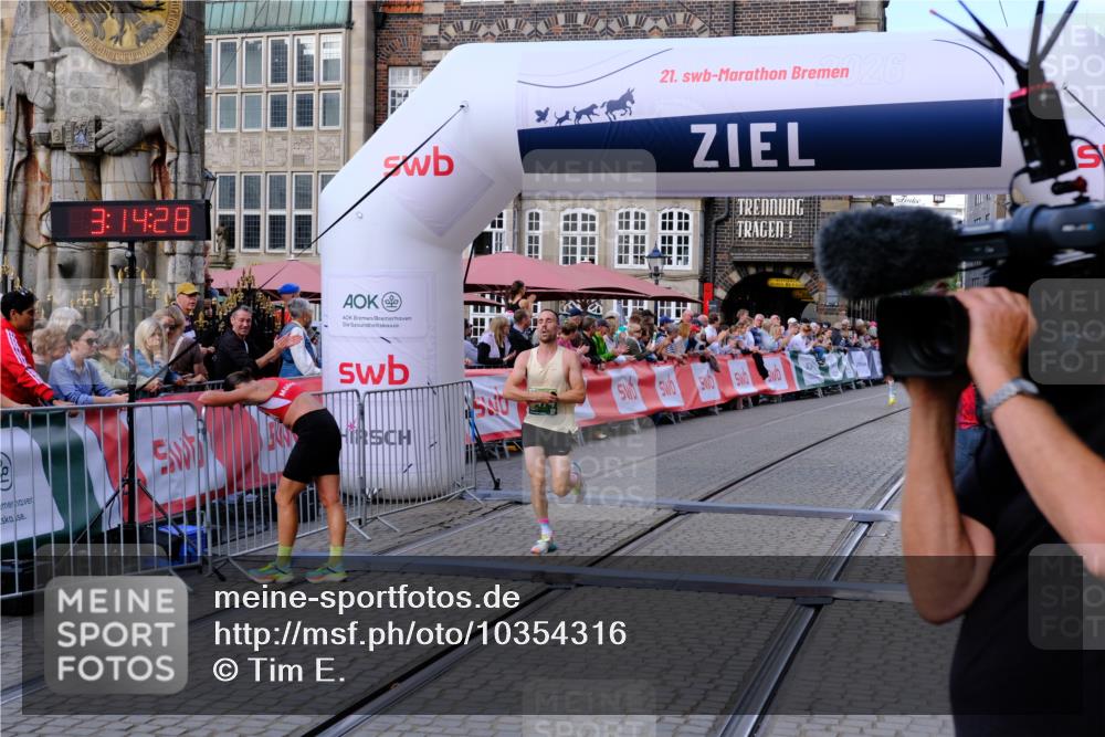 13.09.2026 - 21. swb-Marathon Bremen Tim E. http://msf.ph/oto/10354316 13.09.2026 12:45:17 Ziel 322, 814, 1187, 1840, 4474, 8285 meine-sportfotos.de
