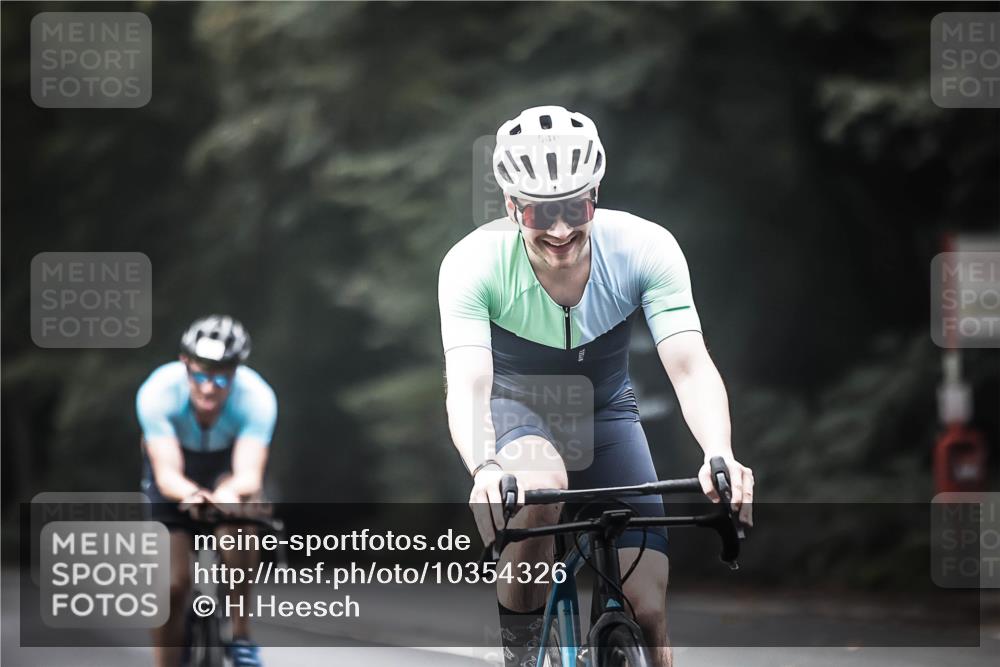 13.09.2026 - Stadtparktriathlon H.Heesch http://msf.ph/oto/10354326 13.09.2026 11:09:57 Radfahren 546, 637, 672 meine-sportfotos.de
