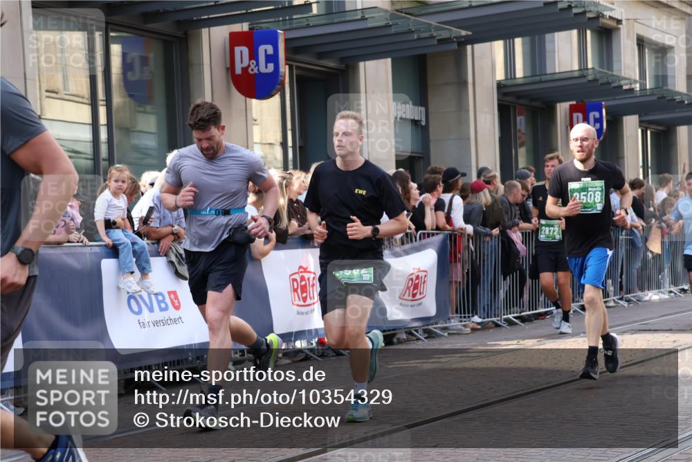 13.09.2026 - 21. swb-Marathon Bremen Strokosch-Dieckow http://msf.ph/oto/10354329 13.09.2026 13:33:16 Ziel 930, 2405, 2872, 2960, 2980, 3201, 3562, 3761, 4052, 4219, 4490, 4492, 4536, 4543, 4565, 5063, 5560, 5660, 5726, 5861, 5862, 5914, 6256, 6421, 6538, 6597, 6777, 6808, 6844, 6882, 6997, 7126, 7145, 7523, 7633, 7652, 7789, 7832, 7863, 8093, 8177, 8501, 8599, 8602, 8691, 9206, 9342, 9390, 9508, 9856, 9883, 10114, 13078, 831, 1124, 1532, 2283, 2393, 2440, 2818, 2959, 3167, 3404, 3710, 3773, 4194, 4243, 4260, 4408, 4565, 4659, 5040, 5090, 5191, 5324, 6915, 7145 meine-sportfotos.de