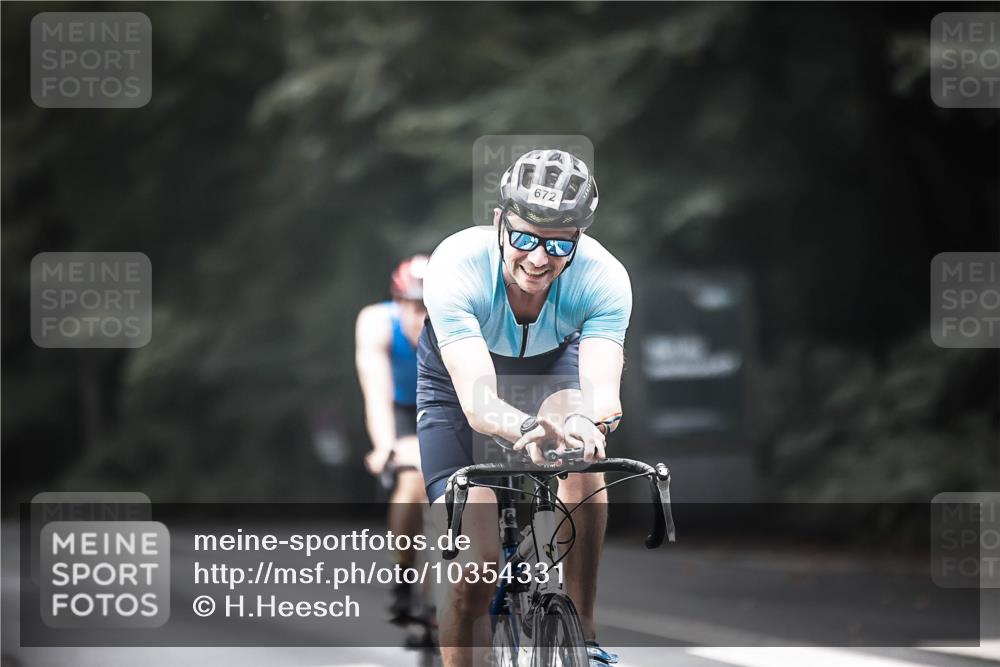 13.09.2026 - Stadtparktriathlon H.Heesch http://msf.ph/oto/10354331 13.09.2026 11:09:57 Radfahren 546, 637, 672 meine-sportfotos.de