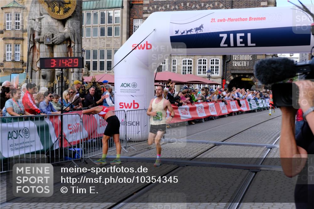 13.09.2026 - 21. swb-Marathon Bremen Tim E. http://msf.ph/oto/10354345 13.09.2026 12:45:17 Ziel 322, 814, 1187, 1840, 4474, 8285 meine-sportfotos.de