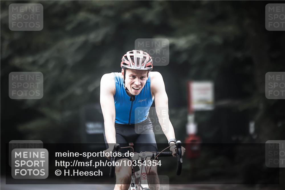 13.09.2026 - Stadtparktriathlon H.Heesch http://msf.ph/oto/10354354 13.09.2026 11:09:58 Radfahren 546, 637, 672 meine-sportfotos.de
