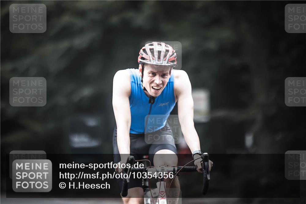 13.09.2026 - Stadtparktriathlon H.Heesch http://msf.ph/oto/10354356 13.09.2026 11:09:59 Radfahren 546, 637, 672 meine-sportfotos.de