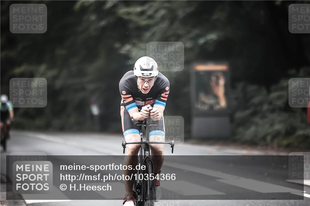 13.09.2026 - Stadtparktriathlon H.Heesch http://msf.ph/oto/10354366 13.09.2026 11:10:07 Radfahren 557, 679 meine-sportfotos.de