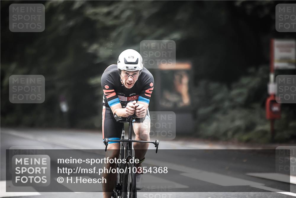 13.09.2026 - Stadtparktriathlon H.Heesch http://msf.ph/oto/10354368 13.09.2026 11:10:07 Radfahren 557, 679 meine-sportfotos.de