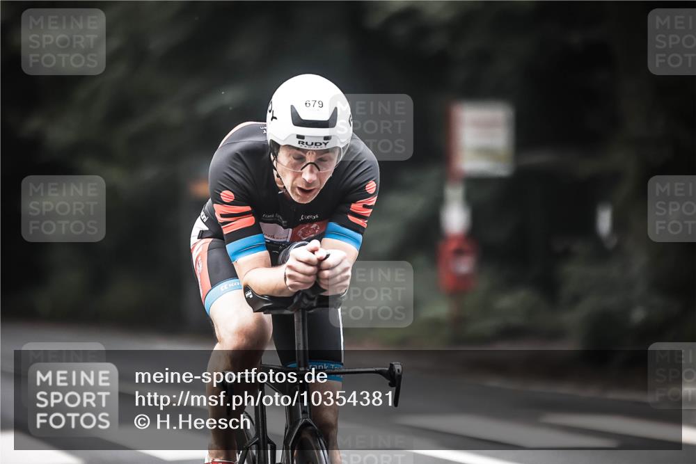 13.09.2026 - Stadtparktriathlon H.Heesch http://msf.ph/oto/10354381 13.09.2026 11:10:07 Radfahren 557, 679 meine-sportfotos.de