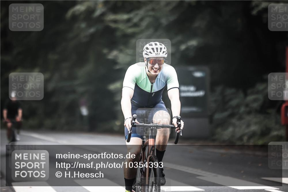 13.09.2026 - Stadtparktriathlon H.Heesch http://msf.ph/oto/10354393 13.09.2026 11:10:11 Radfahren 494, 557, 679 meine-sportfotos.de
