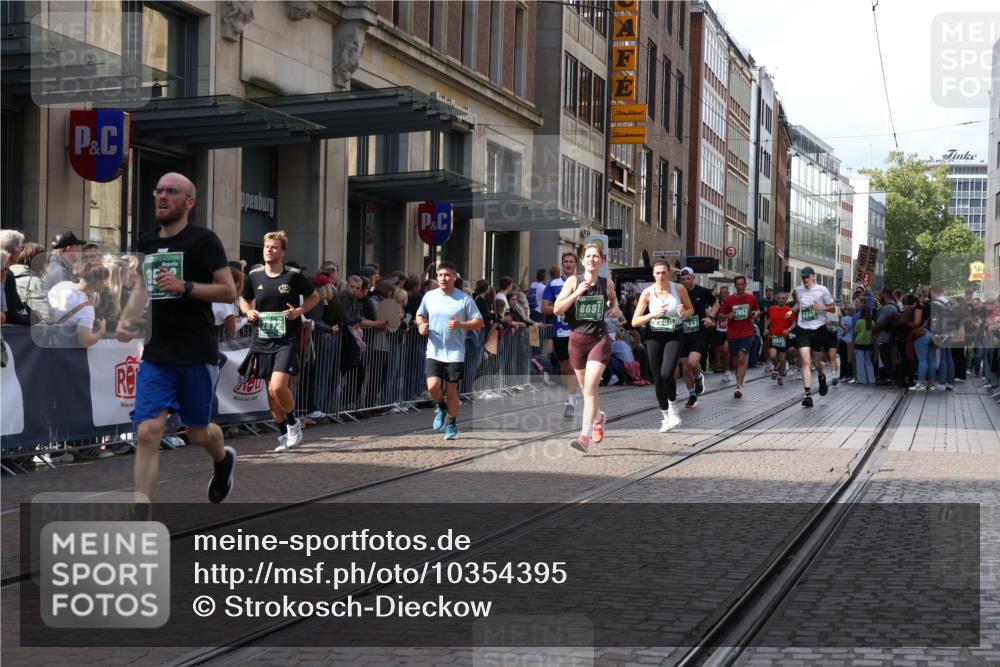 13.09.2026 - 21. swb-Marathon Bremen Strokosch-Dieckow http://msf.ph/oto/10354395 13.09.2026 13:33:17 Ziel 930, 2405, 2872, 2960, 2980, 3201, 3562, 3761, 4052, 4219, 4490, 4492, 4536, 4543, 4554, 5063, 5560, 5660, 5726, 5861, 5862, 5914, 6256, 6421, 6538, 6597, 6777, 6808, 6844, 6882, 6997, 7126, 7523, 7633, 7652, 7832, 7863, 8093, 8177, 8501, 8599, 8602, 8691, 9068, 9206, 9342, 9390, 9508, 9883, 10114, 13078, 831, 1124, 1532, 2283, 2393, 2440, 2818, 2959, 2980, 3167, 3404, 3710, 3773, 4194, 4243, 4260, 4408, 4492, 4536, 4565, 4659, 5040, 5090, 5191, 5324, 5914, 6915, 7145 meine-sportfotos.de