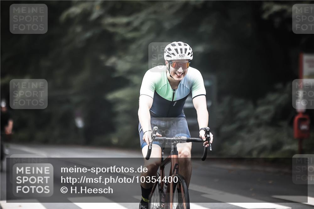 13.09.2026 - Stadtparktriathlon H.Heesch http://msf.ph/oto/10354400 13.09.2026 11:10:11 Radfahren 494, 557, 679 meine-sportfotos.de
