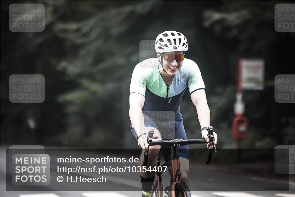13.09.2026 - Stadtparktriathlon H.Heesch http://msf.ph/oto/10354407 13.09.2026 11:10:11 Radfahren 494, 557, 679 meine-sportfotos.de