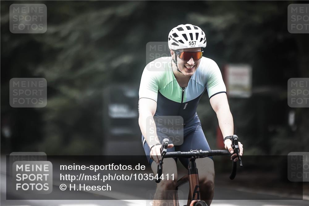 13.09.2026 - Stadtparktriathlon H.Heesch http://msf.ph/oto/10354411 13.09.2026 11:10:12 Radfahren 494, 557, 679 meine-sportfotos.de