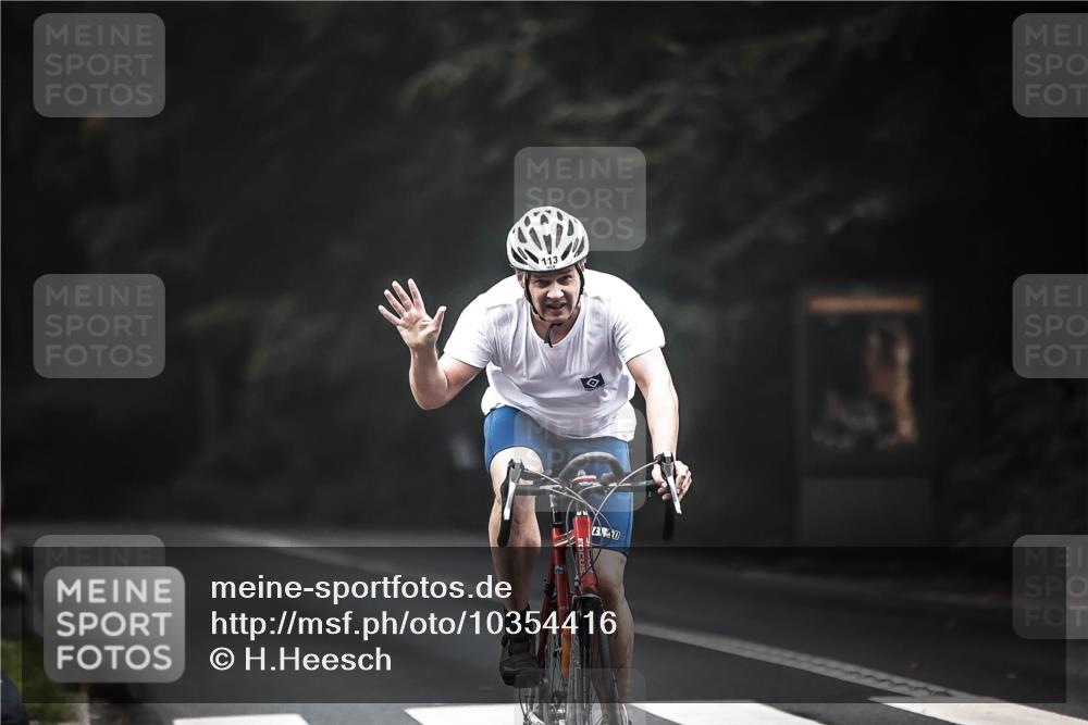 13.09.2026 - Stadtparktriathlon H.Heesch http://msf.ph/oto/10354416 13.09.2026 09:33:02 Radfahren 113, 126 meine-sportfotos.de