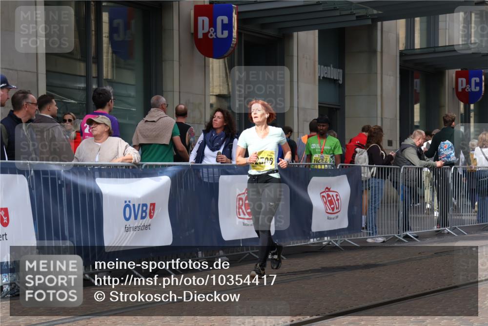 13.09.2026 - 21. swb-Marathon Bremen Strokosch-Dieckow http://msf.ph/oto/10354417 13.09.2026 11:15:46 Ziel 10474, 10665, 11026, 11081, 11139, 11217, 11264, 11448, 11549, 11613, 11768, 11940, 12046, 12151, 12306, 13508, 10572, 10900, 11307, 11504, 11778, 11897, 12137 meine-sportfotos.de