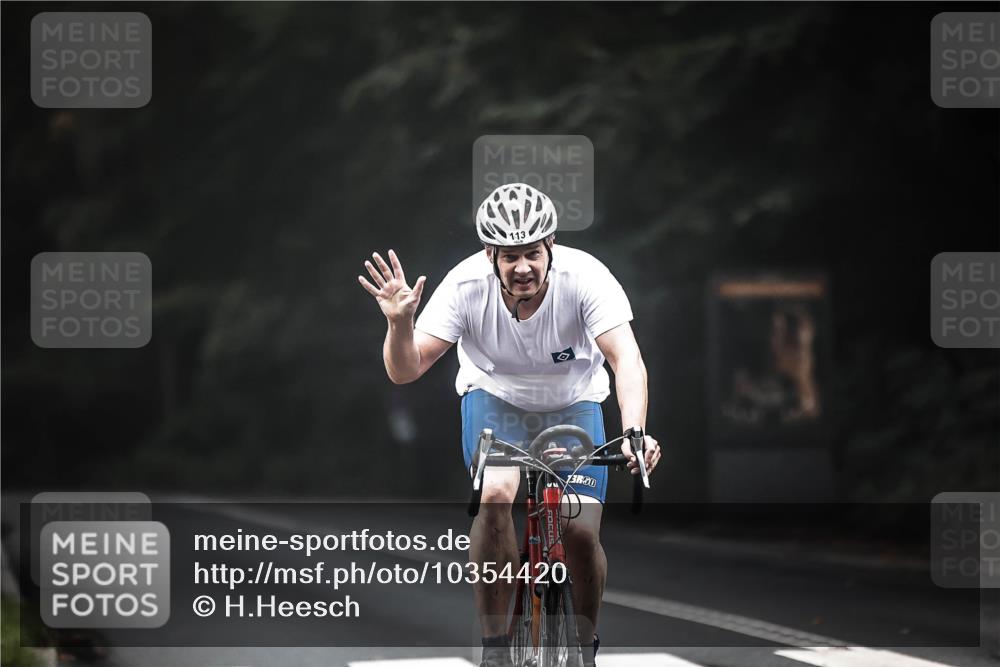 13.09.2026 - Stadtparktriathlon H.Heesch http://msf.ph/oto/10354420 13.09.2026 09:33:02 Radfahren 113, 126 meine-sportfotos.de