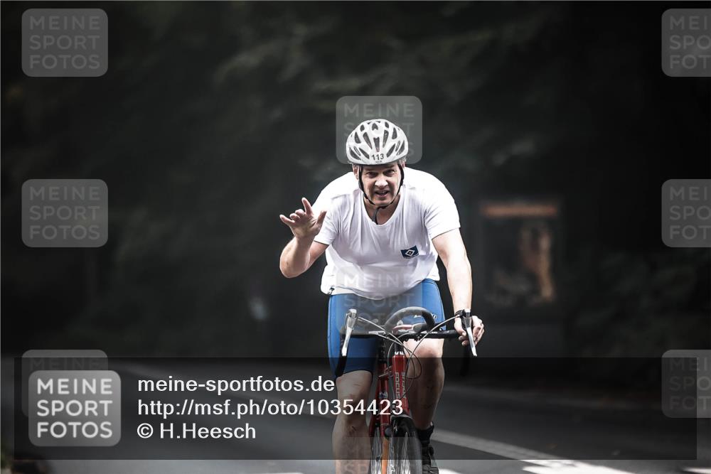 13.09.2026 - Stadtparktriathlon H.Heesch http://msf.ph/oto/10354423 13.09.2026 09:33:02 Radfahren 113, 126 meine-sportfotos.de