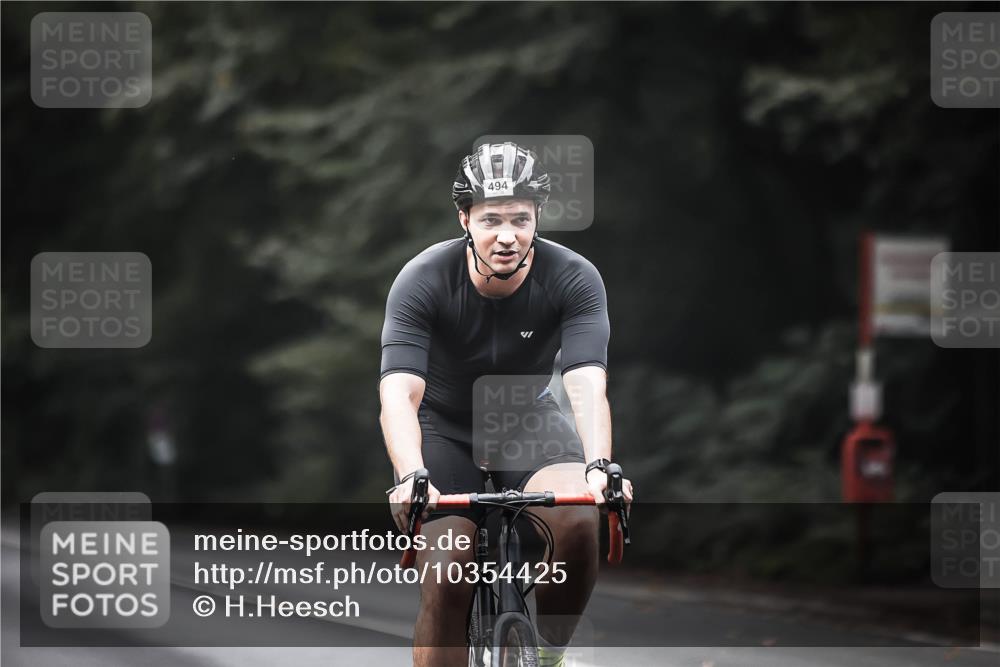 13.09.2026 - Stadtparktriathlon H.Heesch http://msf.ph/oto/10354425 13.09.2026 11:10:15 Radfahren 494, 557 meine-sportfotos.de