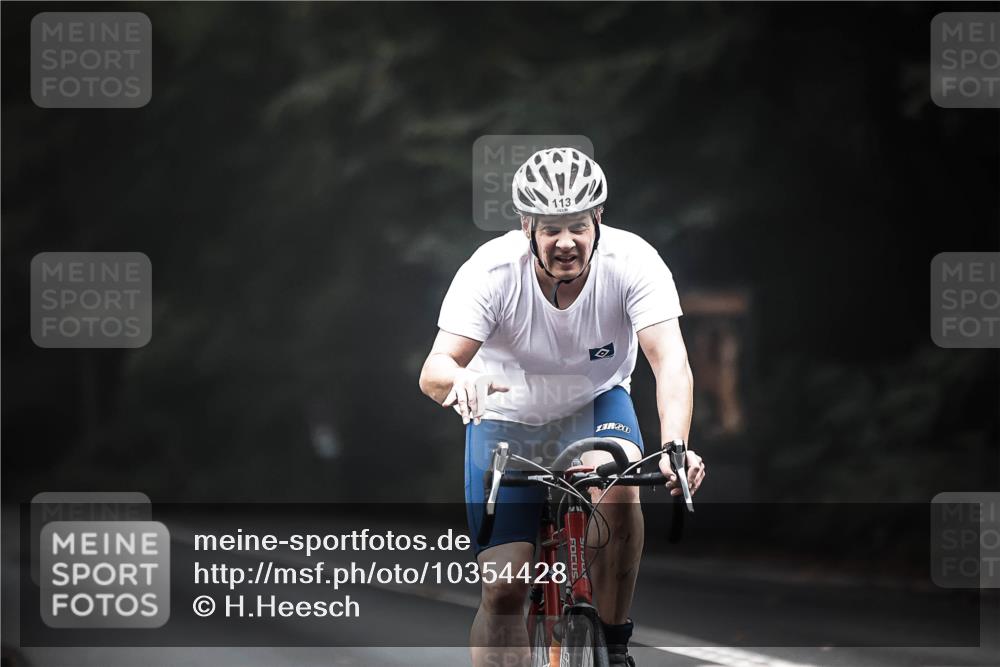 13.09.2026 - Stadtparktriathlon H.Heesch http://msf.ph/oto/10354428 13.09.2026 09:33:02 Radfahren 113, 126 meine-sportfotos.de