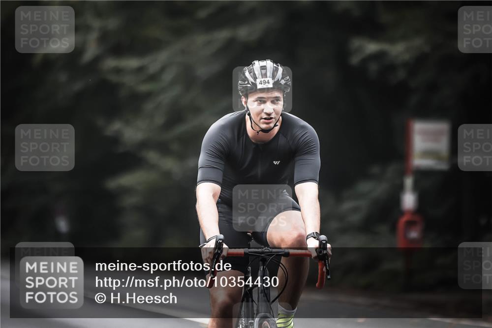 13.09.2026 - Stadtparktriathlon H.Heesch http://msf.ph/oto/10354430 13.09.2026 11:10:15 Radfahren 494, 557 meine-sportfotos.de