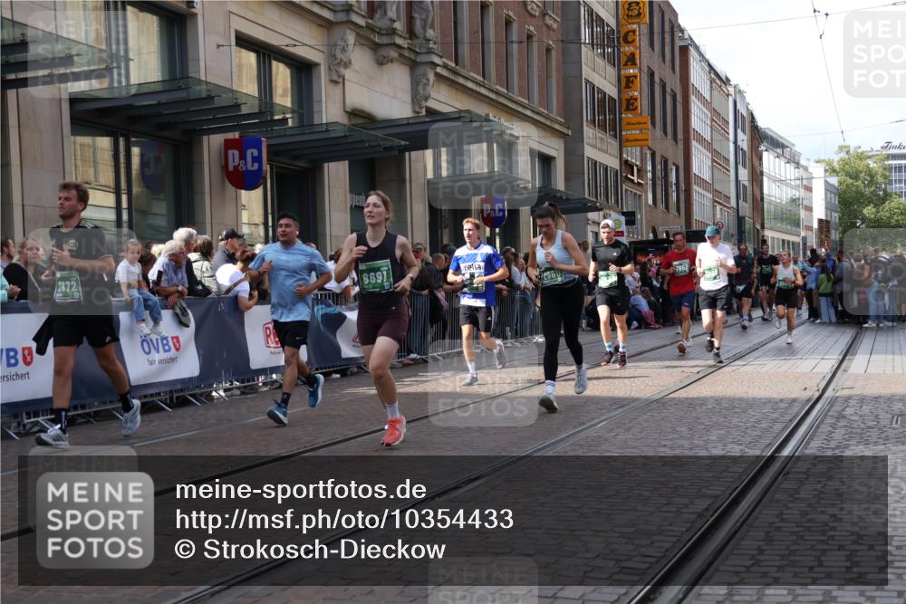 13.09.2026 - 21. swb-Marathon Bremen Strokosch-Dieckow http://msf.ph/oto/10354433 13.09.2026 13:33:19 Ziel 930, 2405, 2872, 2960, 3201, 3562, 3761, 4052, 4219, 4490, 4543, 4554, 4658, 4874, 5063, 5156, 5560, 5660, 5726, 5861, 5862, 6256, 6421, 6508, 6538, 6597, 6808, 6844, 6882, 6997, 7126, 7523, 7633, 7652, 7832, 7863, 8093, 8177, 8501, 8599, 8602, 8691, 9068, 9128, 9206, 9342, 9390, 9508, 9883, 10114, 13078, 831, 1124, 2283, 2393, 2440, 2818, 2959, 2980, 3167, 3404, 3710, 4243, 4260, 4408, 4492, 4536, 4565, 4659, 5040, 5191, 5324, 5861, 5862, 5914, 6421, 6777, 6915, 7145 meine-sportfotos.de