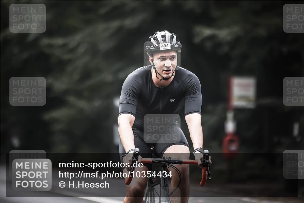 13.09.2026 - Stadtparktriathlon H.Heesch http://msf.ph/oto/10354434 13.09.2026 11:10:16 Radfahren 494, 557 meine-sportfotos.de