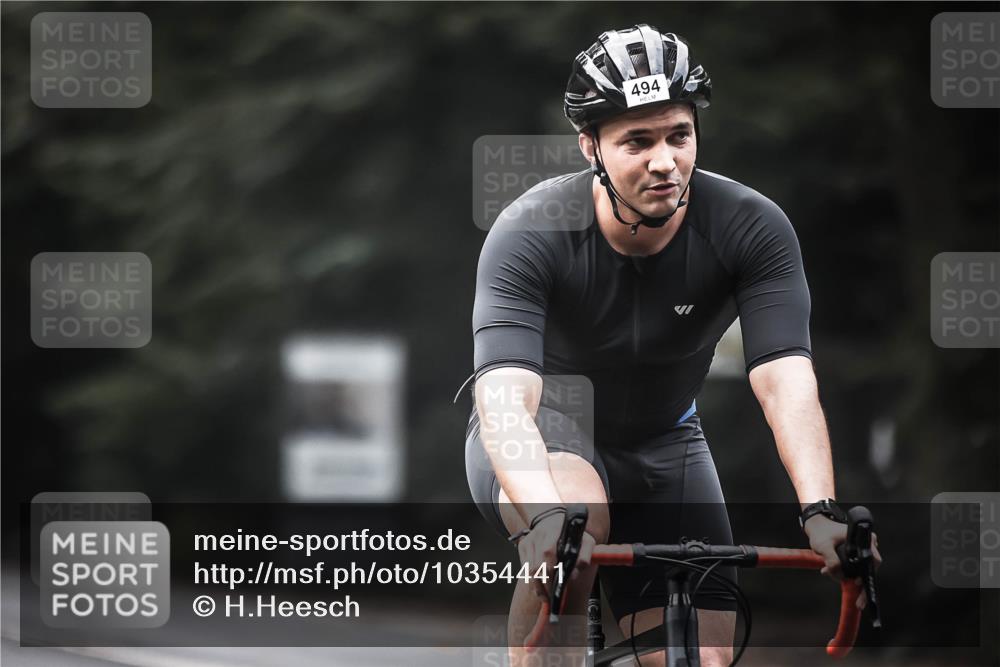 13.09.2026 - Stadtparktriathlon H.Heesch http://msf.ph/oto/10354441 13.09.2026 11:10:16 Radfahren 494, 557 meine-sportfotos.de