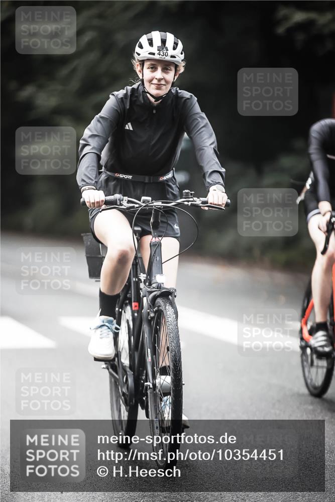 13.09.2026 - Stadtparktriathlon H.Heesch http://msf.ph/oto/10354451 13.09.2026 11:10:22 Radfahren 430, 572, 706 meine-sportfotos.de