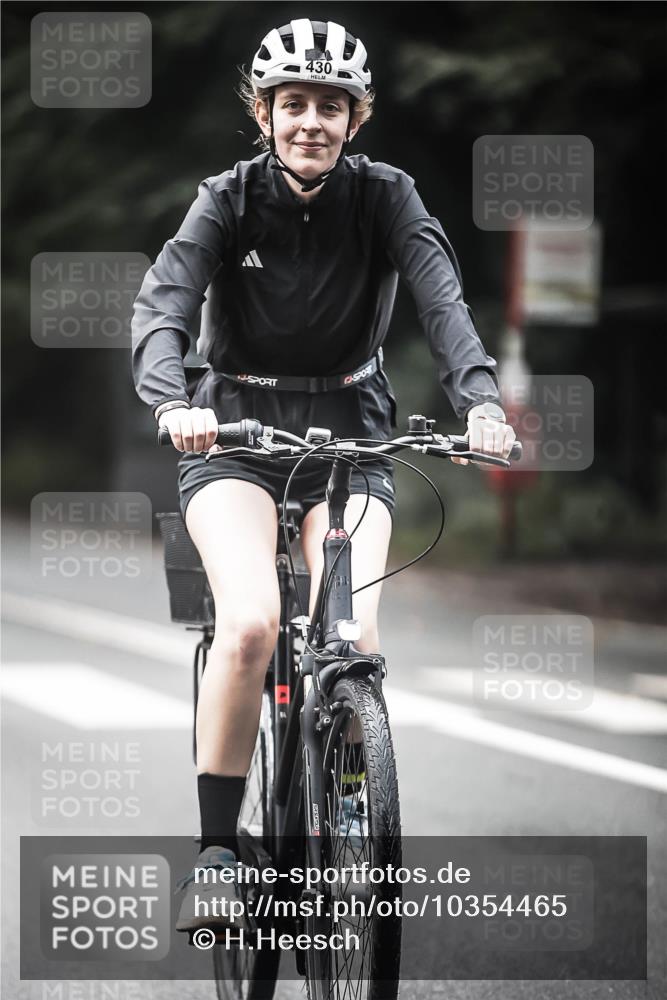 13.09.2026 - Stadtparktriathlon H.Heesch http://msf.ph/oto/10354465 13.09.2026 11:10:23 Radfahren 430, 572, 610, 706 meine-sportfotos.de