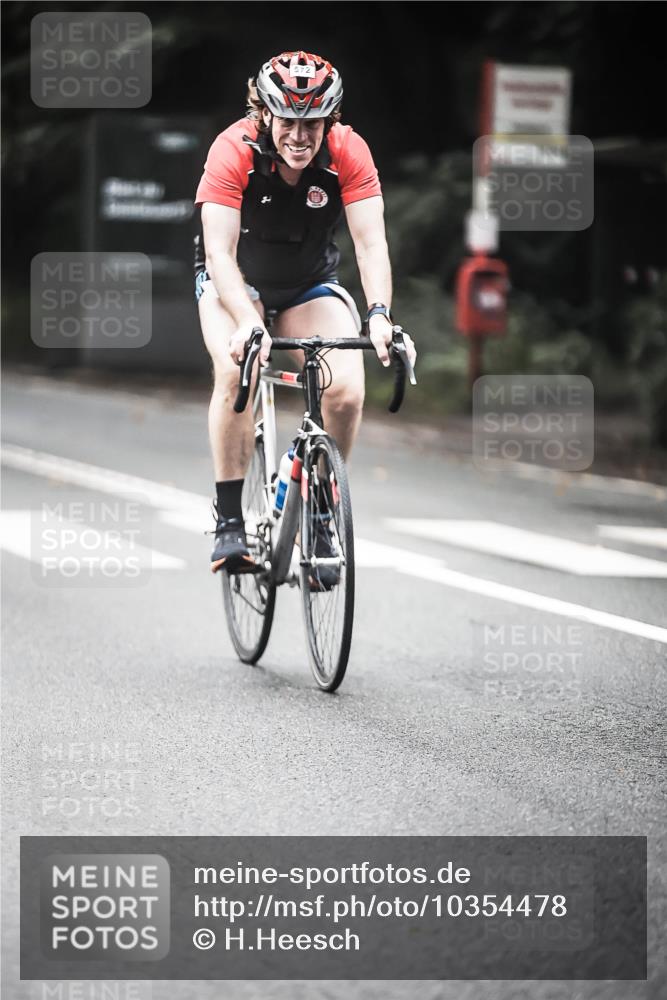 13.09.2026 - Stadtparktriathlon H.Heesch http://msf.ph/oto/10354478 13.09.2026 11:10:24 Radfahren 430, 572, 610, 706, 1799 meine-sportfotos.de