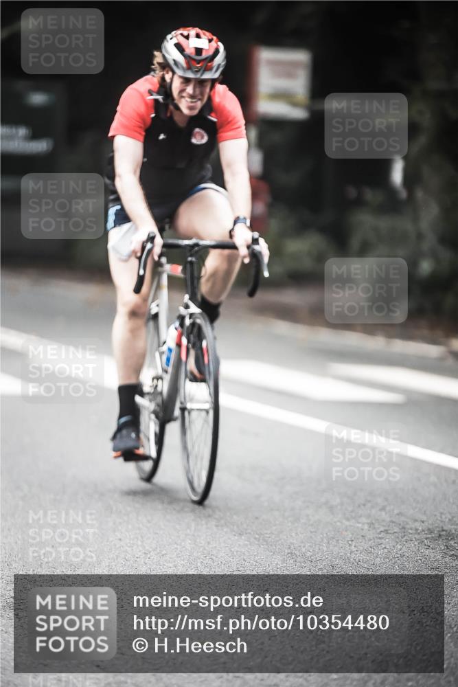 13.09.2026 - Stadtparktriathlon H.Heesch http://msf.ph/oto/10354480 13.09.2026 11:10:24 Radfahren 430, 572, 610, 706, 1799 meine-sportfotos.de