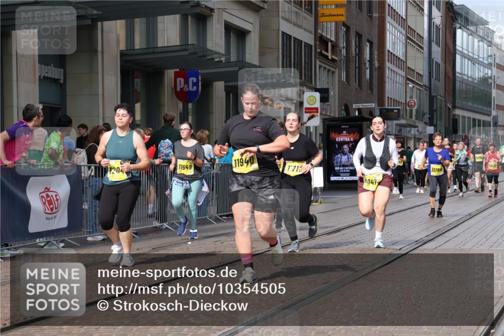 13.09.2026 - 21. swb-Marathon Bremen Strokosch-Dieckow http://msf.ph/oto/10354505 13.09.2026 11:15:50 Ziel 10474, 10665, 11026, 11081, 11139, 11181, 11200, 11217, 11264, 11385, 11448, 11549, 11573, 11613, 11768, 12046, 12151, 12306, 12539, 13508, 10572, 10900, 11307, 11504, 11778, 11897, 11940, 12137 meine-sportfotos.de