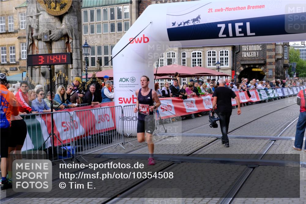 13.09.2026 - 21. swb-Marathon Bremen Tim E. http://msf.ph/oto/10354508 13.09.2026 12:45:33 Ziel 1544 meine-sportfotos.de