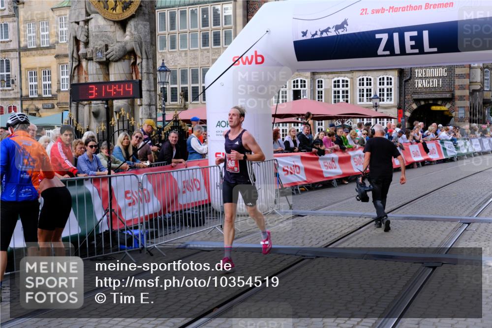 13.09.2026 - 21. swb-Marathon Bremen Tim E. http://msf.ph/oto/10354519 13.09.2026 12:45:33 Ziel 1544 meine-sportfotos.de