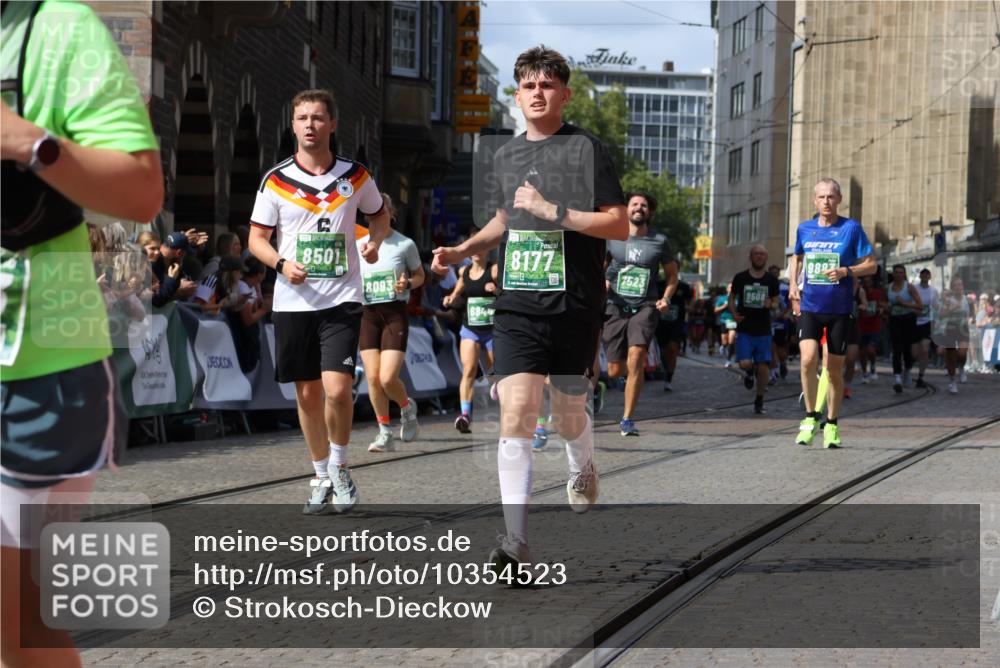 13.09.2026 - 21. swb-Marathon Bremen Strokosch-Dieckow http://msf.ph/oto/10354523 13.09.2026 13:33:27 Ziel 1532, 2283, 2393, 2440, 2818, 2959, 3167, 3404, 3710, 3773, 4194, 4260, 4408, 4659, 5090, 5191, 5324, 5395, 5410, 5706, 5749, 5790, 5981, 6941, 7467, 7756, 7788, 7830, 8061, 9269, 9292, 9406, 9745, 9829, 13019, 13028, 13039, 13092, 13093, 13101, 13146, 930, 2405, 2872, 2960, 3201, 3562, 3761, 4490, 6256, 6538, 6808, 6844, 6882, 7523, 7633, 7652, 7863, 8093, 8501, 8691, 9390, 9508, 10114, 13078 meine-sportfotos.de