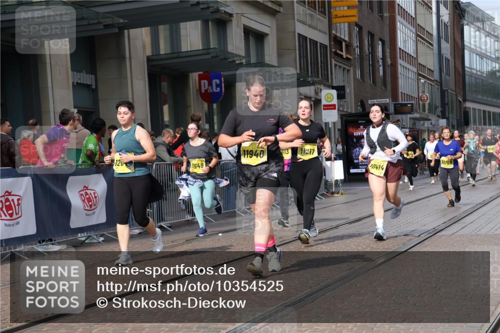 13.09.2026 - 21. swb-Marathon Bremen Strokosch-Dieckow http://msf.ph/oto/10354525 13.09.2026 11:15:50 Ziel 10474, 10665, 11026, 11081, 11139, 11181, 11200, 11217, 11264, 11385, 11448, 11549, 11573, 11613, 11768, 12046, 12151, 12306, 12539, 13508, 10572, 10900, 11307, 11504, 11778, 11897, 11940, 12137 meine-sportfotos.de