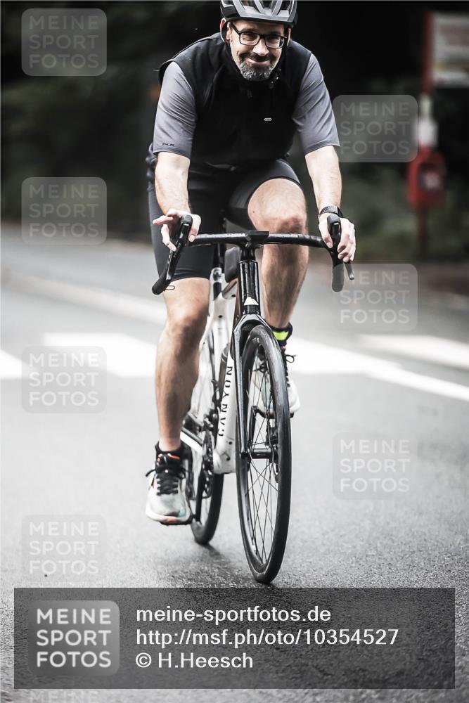 13.09.2026 - Stadtparktriathlon H.Heesch http://msf.ph/oto/10354527 13.09.2026 11:10:29 Radfahren 430, 524, 572, 610, 690, 706, 1799 meine-sportfotos.de