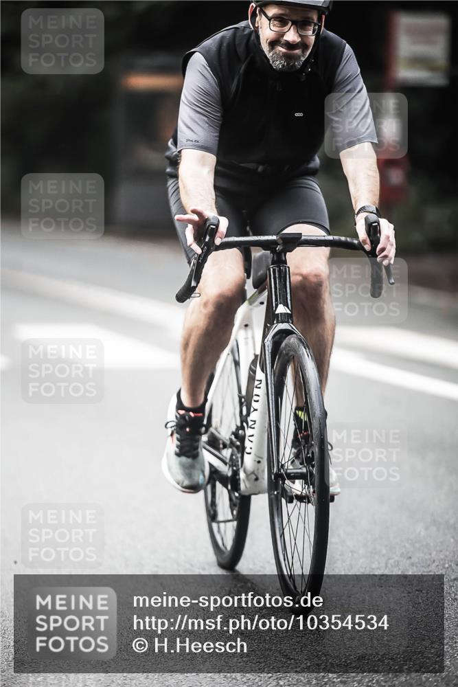 13.09.2026 - Stadtparktriathlon H.Heesch http://msf.ph/oto/10354534 13.09.2026 11:10:29 Radfahren 430, 524, 572, 610, 690, 706, 1799 meine-sportfotos.de