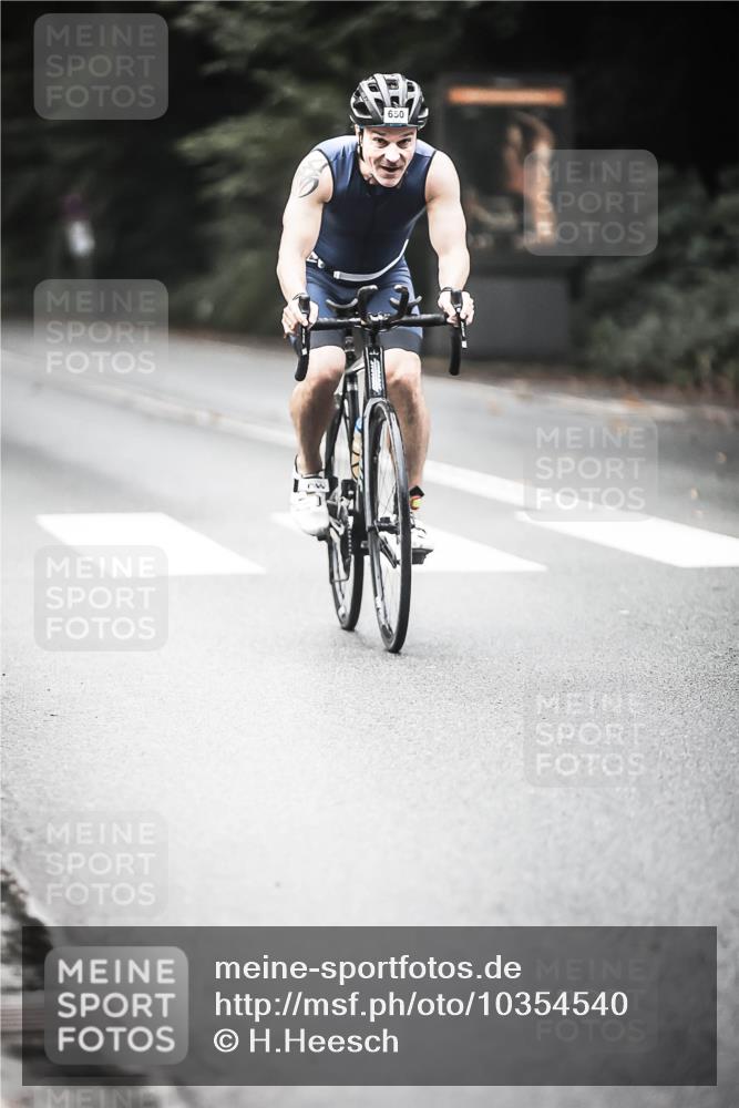 13.09.2026 - Stadtparktriathlon H.Heesch http://msf.ph/oto/10354540 13.09.2026 11:10:30 Radfahren 524, 572, 610, 690, 1799 meine-sportfotos.de