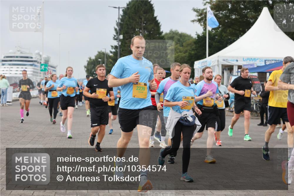 13.09.2026 - Kiel Lauf Andreas Tolksdorf http://msf.ph/oto/10354574 13.09.2026 09:57:50 Kiellinie 7046, 38, 2239, 2825 meine-sportfotos.de