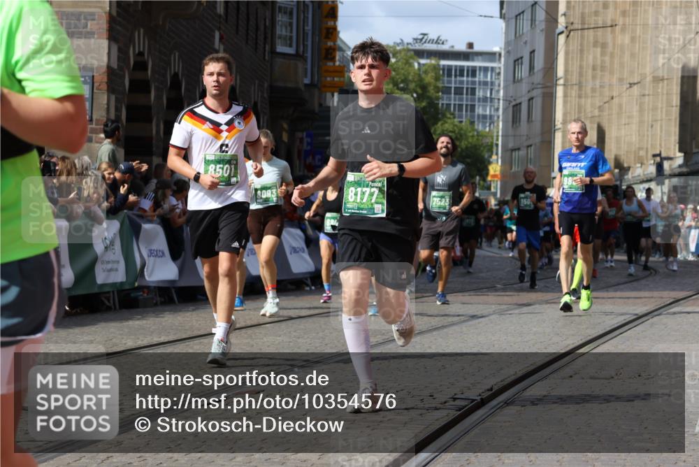 13.09.2026 - 21. swb-Marathon Bremen Strokosch-Dieckow http://msf.ph/oto/10354576 13.09.2026 13:33:27 Ziel 1532, 2283, 2393, 2440, 2818, 2959, 3167, 3404, 3710, 3773, 4194, 4260, 4408, 4659, 5090, 5191, 5324, 5395, 5410, 5706, 5749, 5790, 5981, 6941, 7467, 7756, 7788, 7830, 8061, 9269, 9292, 9406, 9745, 9829, 13019, 13028, 13039, 13092, 13093, 13101, 13146, 930, 2405, 2872, 2960, 3201, 3562, 3761, 4490, 6256, 6538, 6808, 6844, 6882, 7523, 7633, 7652, 7863, 8093, 8501, 8691, 9390, 9508, 10114, 13078 meine-sportfotos.de
