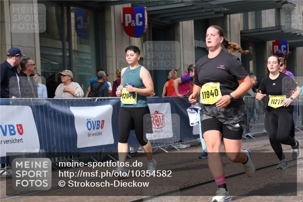 13.09.2026 - 21. swb-Marathon Bremen Strokosch-Dieckow http://msf.ph/oto/10354582 13.09.2026 11:15:51 Ziel 10474, 10665, 11026, 11081, 11139, 11181, 11200, 11217, 11264, 11385, 11448, 11549, 11573, 11613, 11768, 12046, 12151, 12306, 12539, 13508, 10572, 10900, 11307, 11504, 11778, 11897, 11940, 12137 meine-sportfotos.de