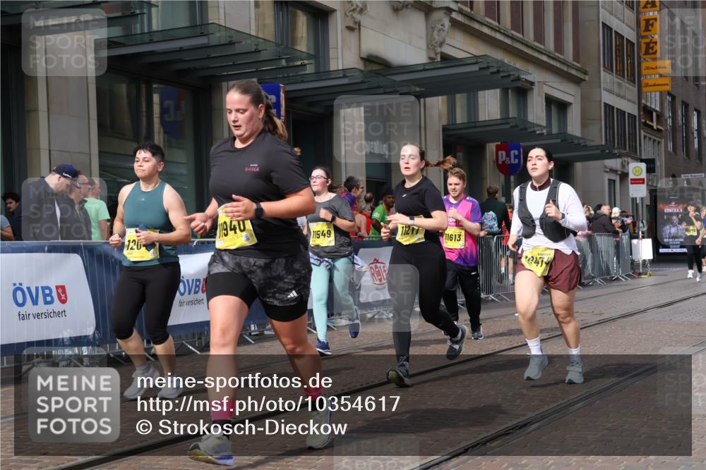 13.09.2026 - 21. swb-Marathon Bremen Strokosch-Dieckow http://msf.ph/oto/10354617 13.09.2026 11:15:52 Ziel 10474, 10665, 11026, 11081, 11139, 11181, 11200, 11217, 11264, 11385, 11448, 11549, 11573, 11613, 11768, 12046, 12057, 12151, 12306, 12539, 13508, 10474, 10572, 10900, 11307, 11504, 11778, 11897, 11940, 12137 meine-sportfotos.de