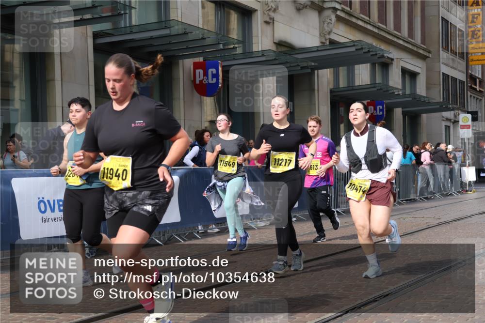 13.09.2026 - 21. swb-Marathon Bremen Strokosch-Dieckow http://msf.ph/oto/10354638 13.09.2026 11:15:52 Ziel 10474, 10665, 11026, 11081, 11139, 11181, 11200, 11217, 11264, 11385, 11448, 11549, 11573, 11613, 11768, 12046, 12057, 12151, 12306, 12539, 13508, 10474, 10572, 10900, 11307, 11504, 11778, 11897, 11940, 12137 meine-sportfotos.de