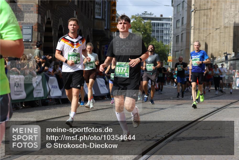 13.09.2026 - 21. swb-Marathon Bremen Strokosch-Dieckow http://msf.ph/oto/10354644 13.09.2026 13:33:27 Ziel 1532, 2283, 2393, 2440, 2818, 2959, 3167, 3404, 3710, 3773, 4194, 4260, 4408, 4659, 5090, 5191, 5324, 5395, 5410, 5706, 5749, 5790, 5981, 6941, 7467, 7756, 7788, 7830, 8061, 9269, 9292, 9406, 9745, 9829, 13019, 13028, 13039, 13092, 13093, 13101, 13146, 930, 2405, 2872, 2960, 3201, 3562, 3761, 4490, 6256, 6538, 6808, 6844, 6882, 7523, 7633, 7652, 7863, 8093, 8501, 8691, 9390, 9508, 10114, 13078 meine-sportfotos.de