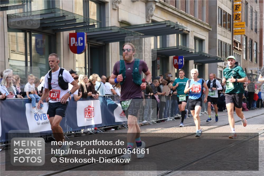 13.09.2026 - 21. swb-Marathon Bremen Strokosch-Dieckow http://msf.ph/oto/10354661 13.09.2026 13:33:26 Ziel 930, 2405, 2727, 2872, 2960, 3201, 3562, 3761, 4490, 4554, 4658, 4874, 5063, 5156, 5513, 5587, 6256, 6508, 6538, 6808, 6844, 6882, 7126, 7354, 7523, 7633, 7652, 7832, 7863, 8093, 8512, 8691, 9068, 9128, 9342, 9344, 9390, 9508, 9883, 10114, 13078, 831, 1124, 2283, 2393, 2440, 2818, 2959, 2980, 3710, 4052, 4219, 4243, 4260, 4408, 4492, 4536, 4543, 4565, 5040, 5191, 5324, 5560, 5660, 5726, 5861, 5862, 5914, 6256, 6421, 6597, 6777, 6882, 6915, 6997, 7145 meine-sportfotos.de